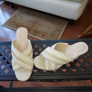 KELLY & KATIE ISSOA WEDGE SANDAL.NWOT/NEVER WORN